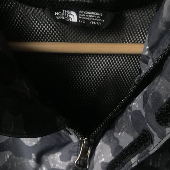 The North Face Rain Jackct - Picture 3 of 3